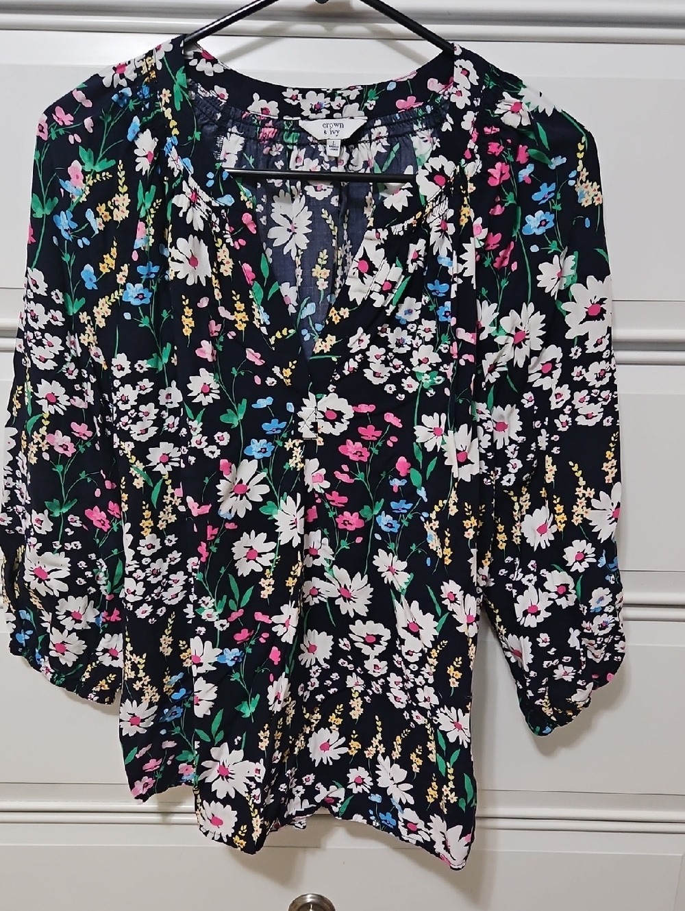 crown & ivy Black Floral V-Neck Tie Blouse